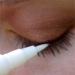 Simple de corriger une bavure make-up