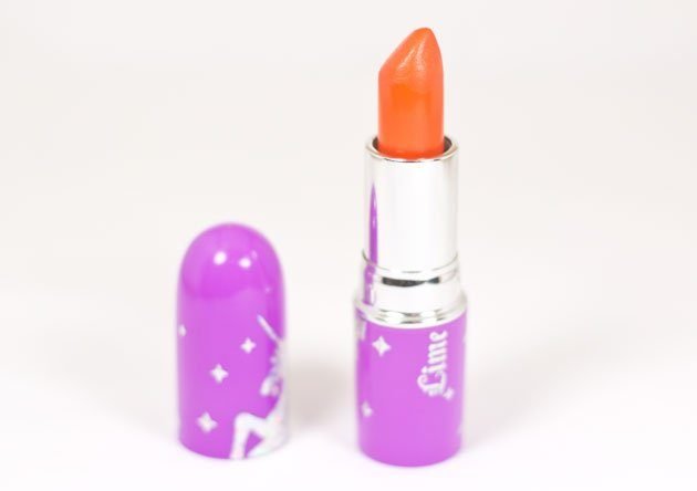 Lèvres oranges avec Lime Crime