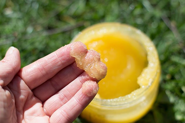 Bernard Cassière gommage au sucre et miel