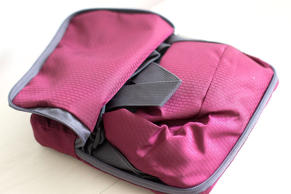 Sac cabine de voyage pliable wandf sur table