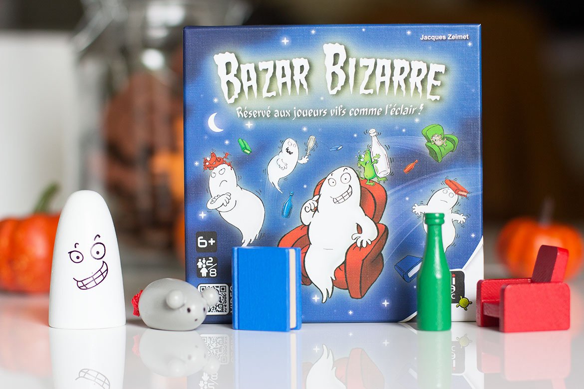 Jeu bazar bizarre matériel présenté sur une table
